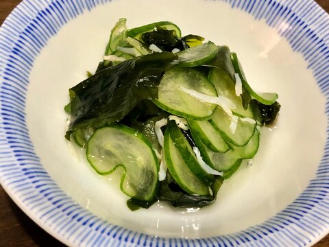 ☆簡単副菜☆きゅうりとワカメとしらすの酢の物